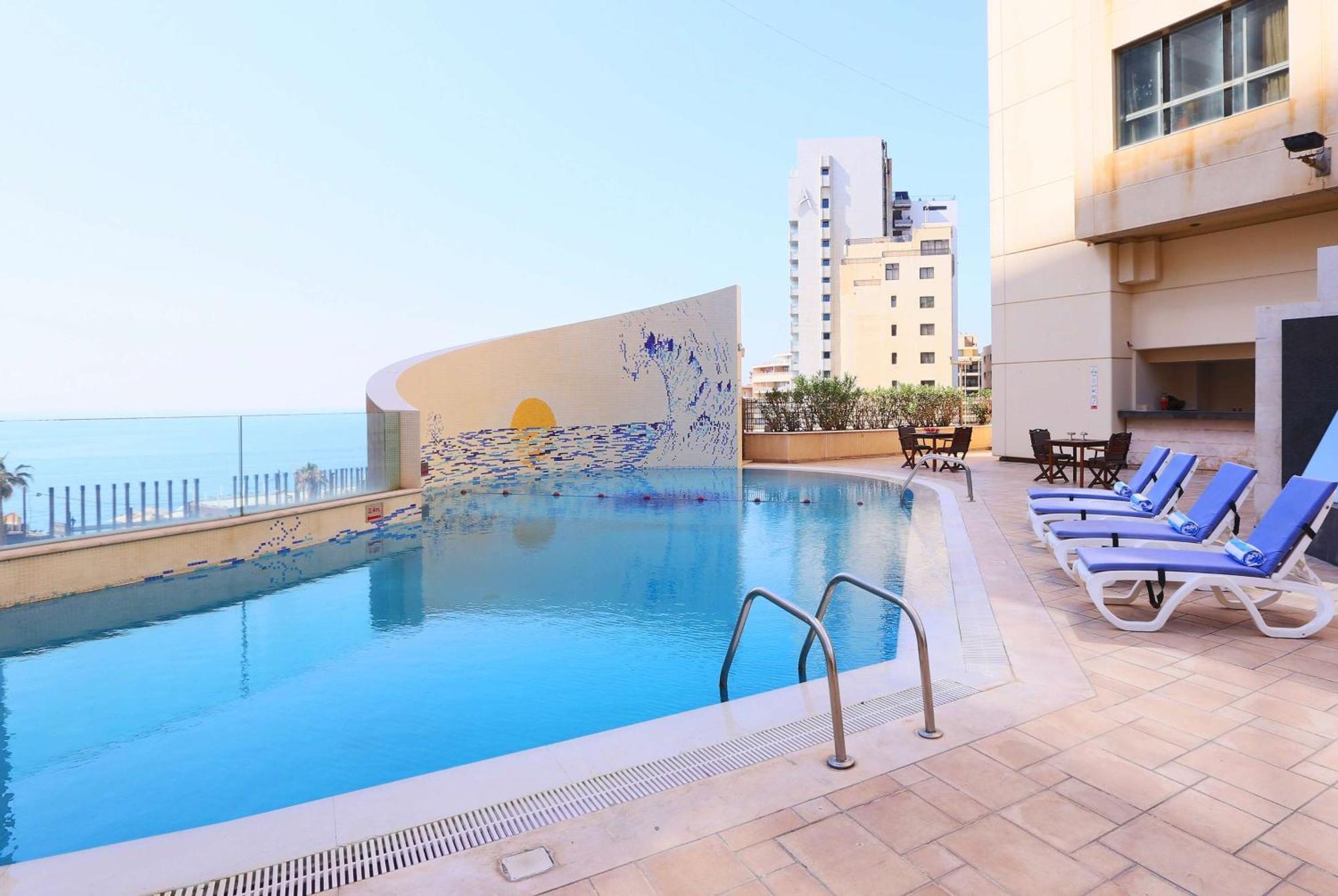Hotel Ramada Plaza By Wyndham Beirut Raouche Exterior foto