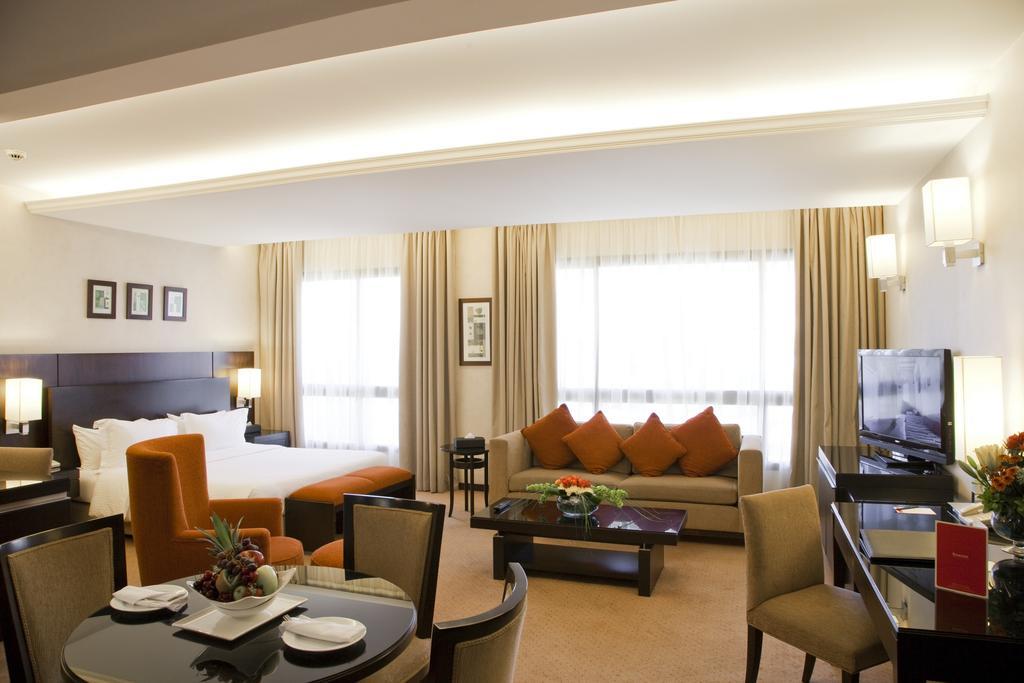 Hotel Ramada Plaza By Wyndham Beirut Raouche Habitación foto